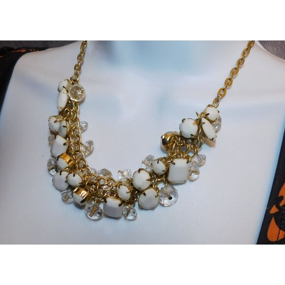 Retro White And Gold Tone Cluster Gem Necklace - Picture 4 of 5